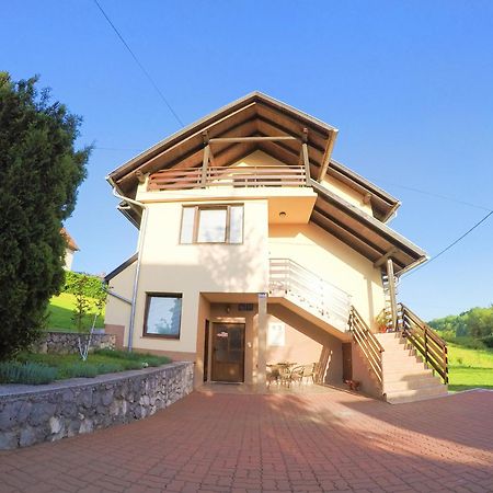 Apartment Ante Слуни Екстериор снимка