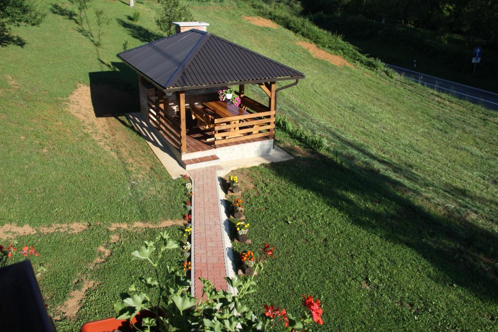 Apartment Ante Слуни Екстериор снимка