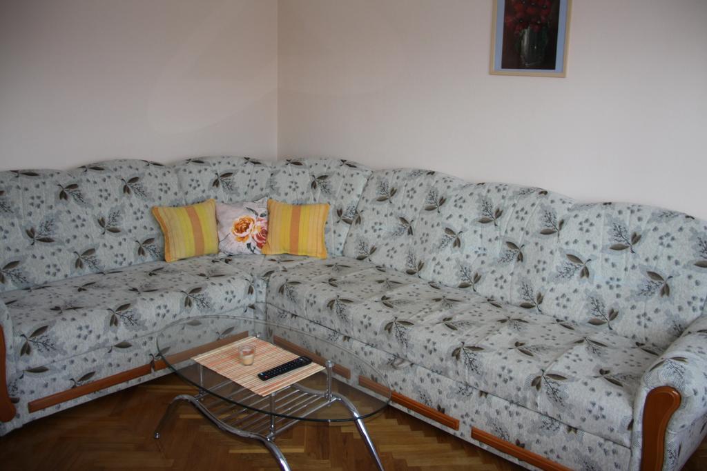 Apartment Ante Слуни Екстериор снимка