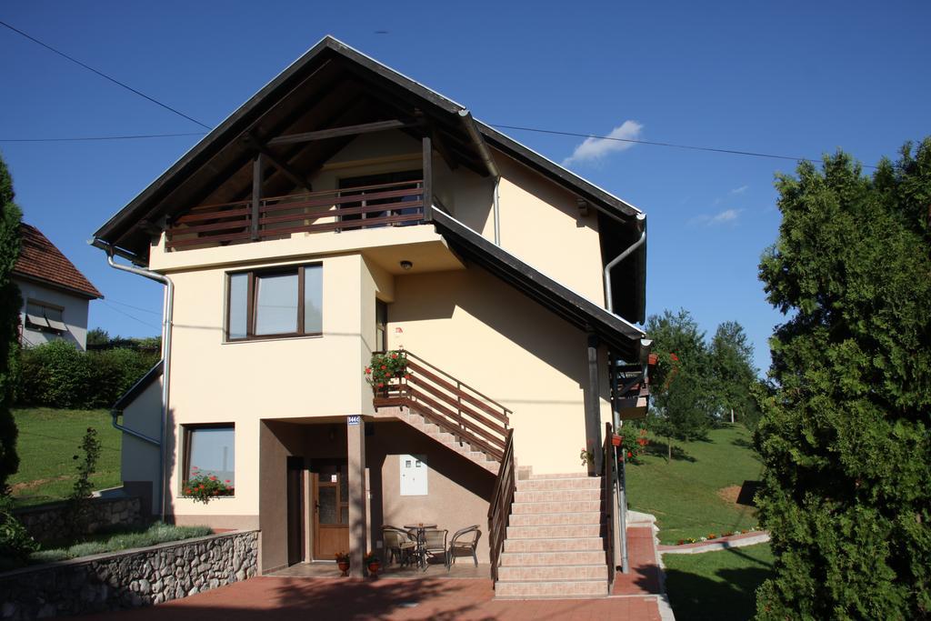 Apartment Ante Слуни Екстериор снимка
