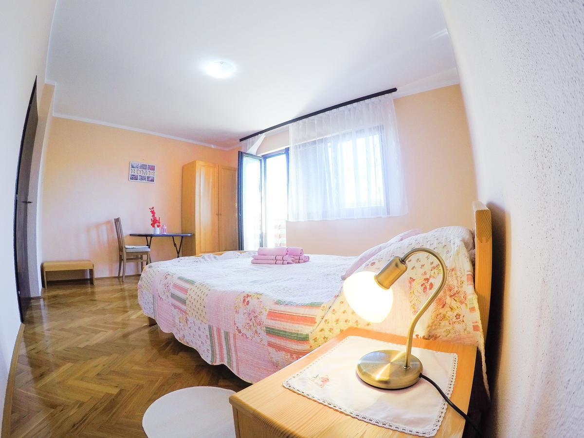 Apartment Ante Слуни Екстериор снимка