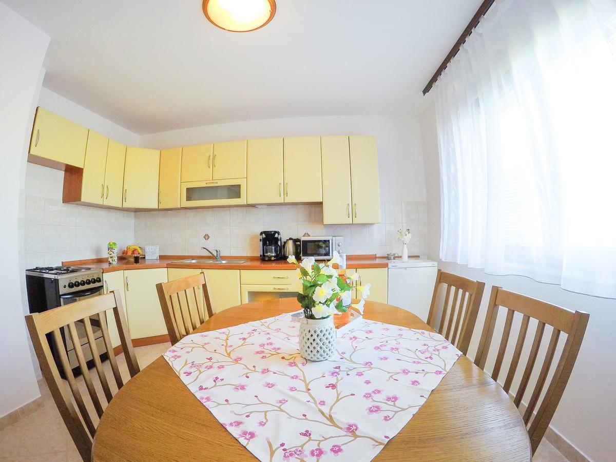 Apartment Ante Слуни Екстериор снимка