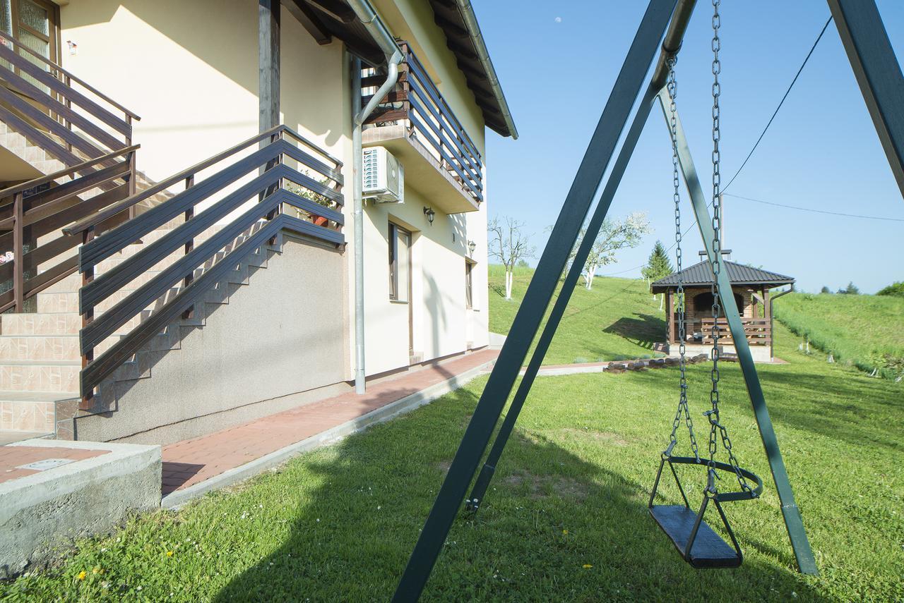 Apartment Ante Слуни Екстериор снимка