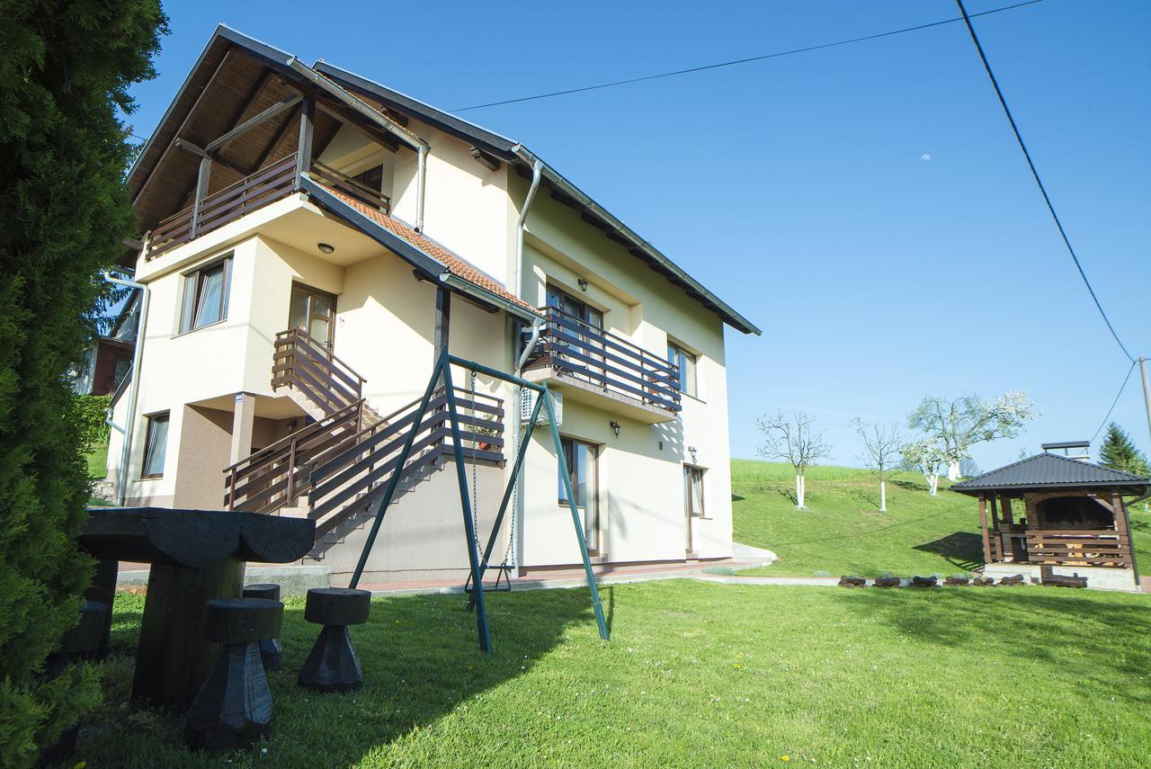 Apartment Ante Слуни Екстериор снимка