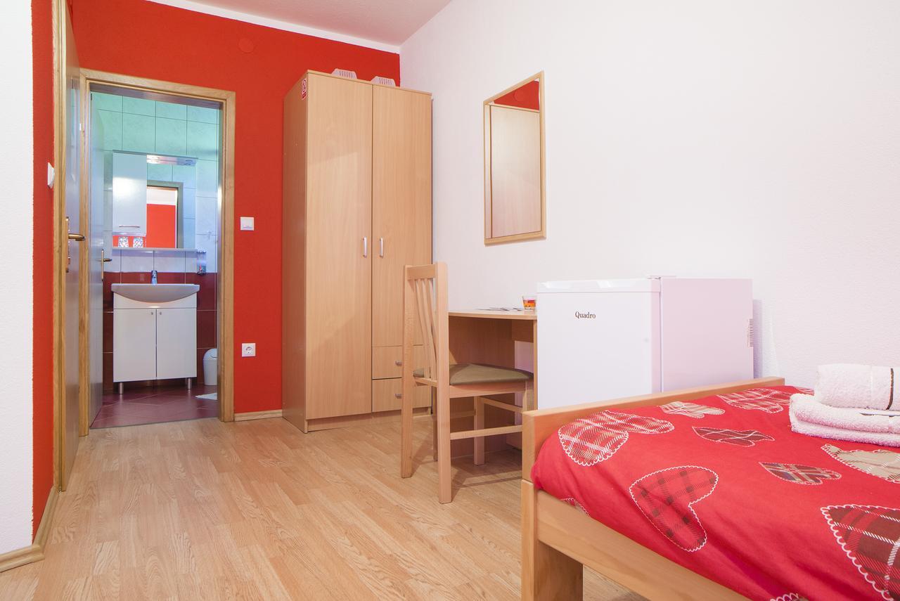 Apartment Ante Слуни Екстериор снимка