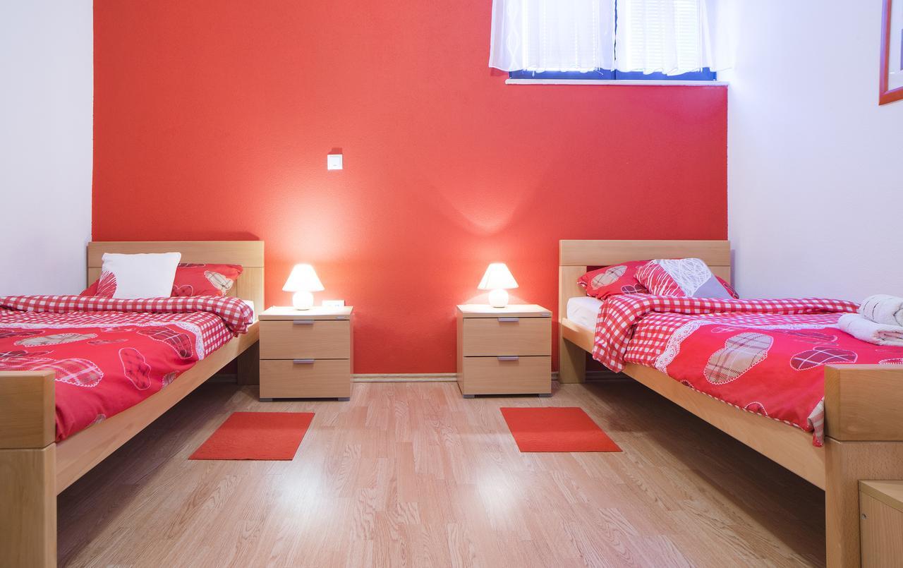 Apartment Ante Слуни Екстериор снимка