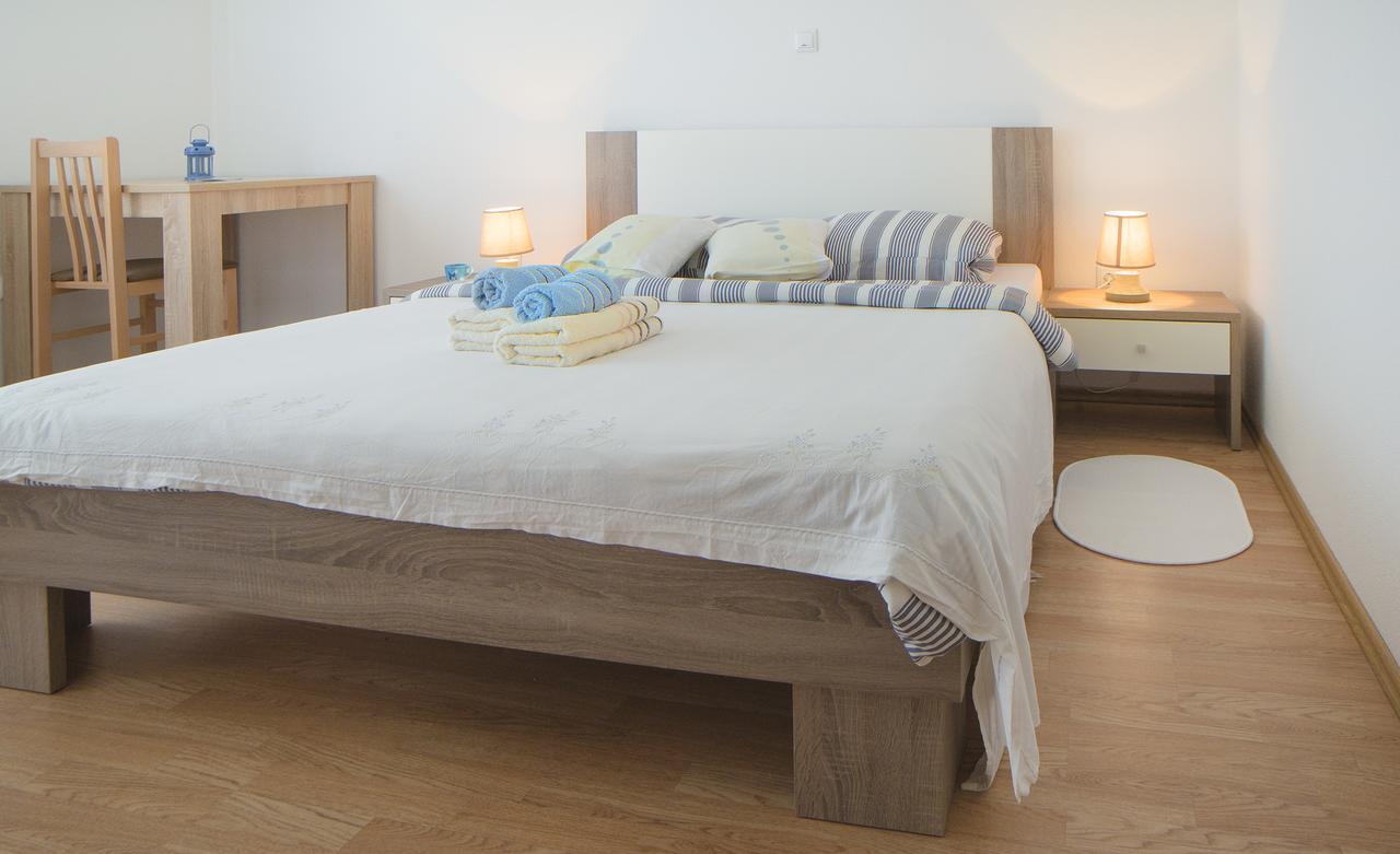Apartment Ante Слуни Екстериор снимка