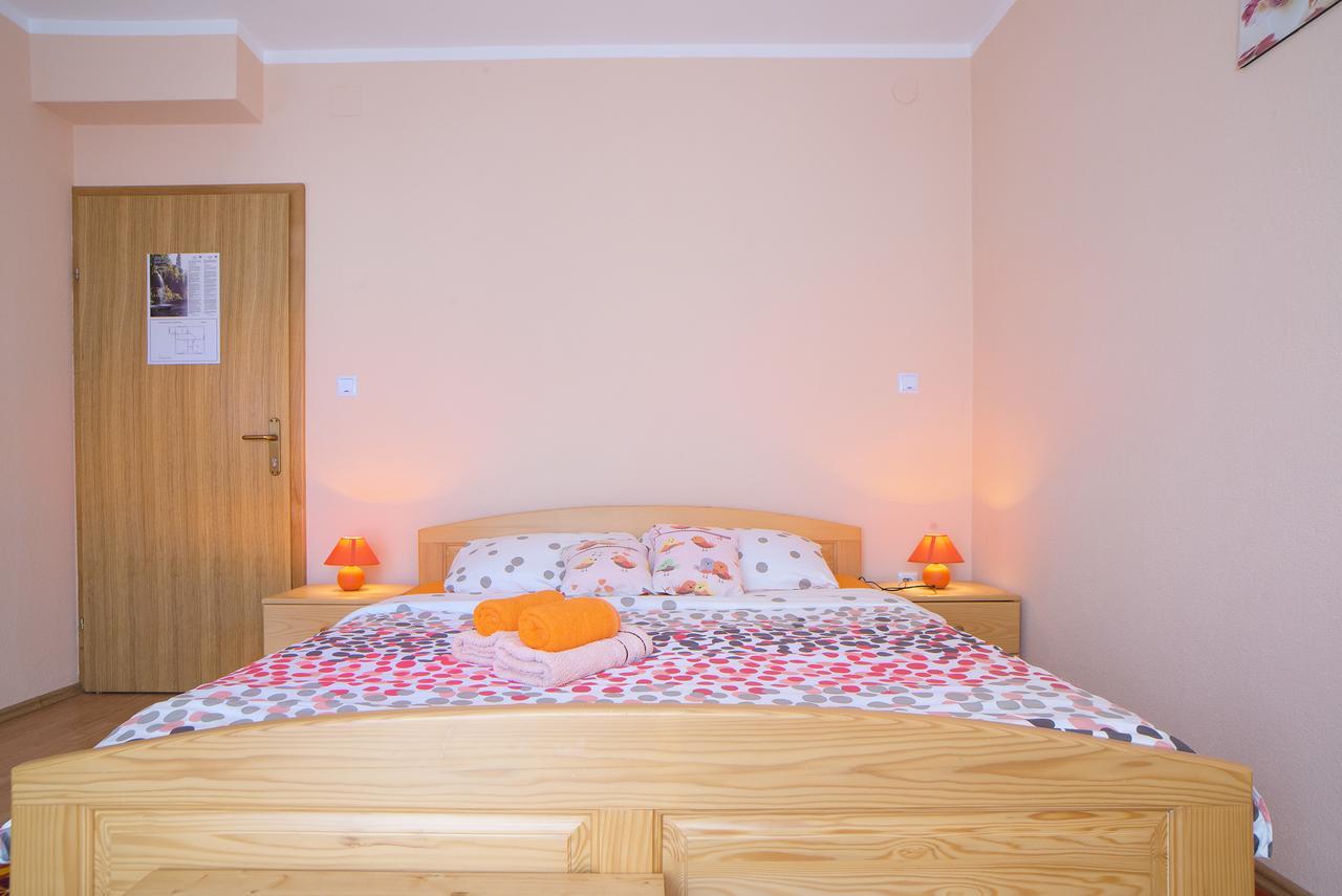 Apartment Ante Слуни Екстериор снимка