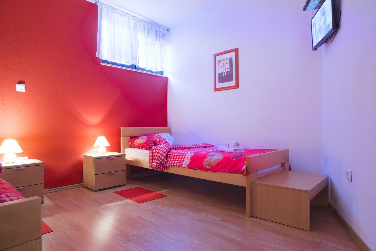 Apartment Ante Слуни Екстериор снимка