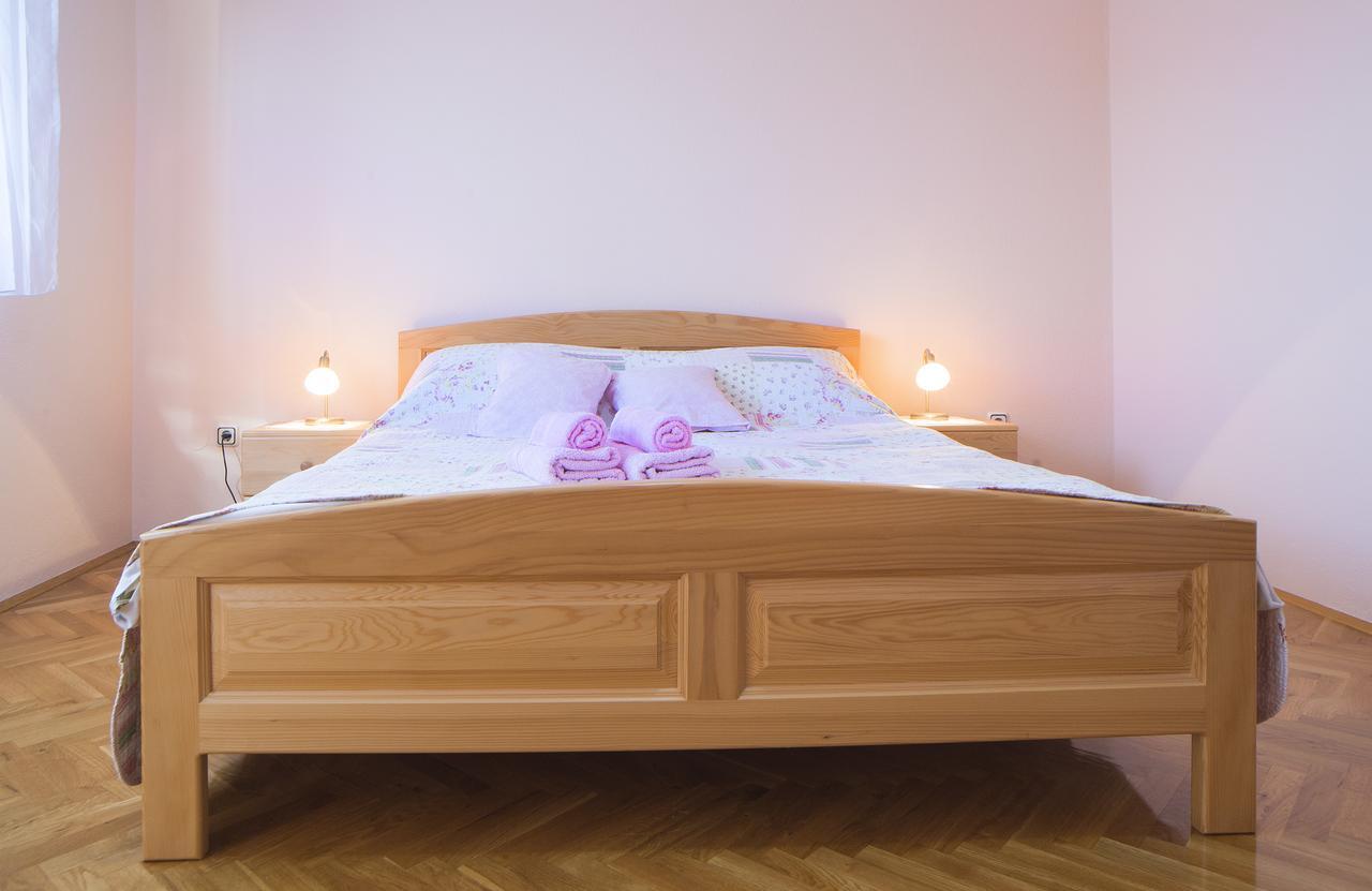 Apartment Ante Слуни Екстериор снимка
