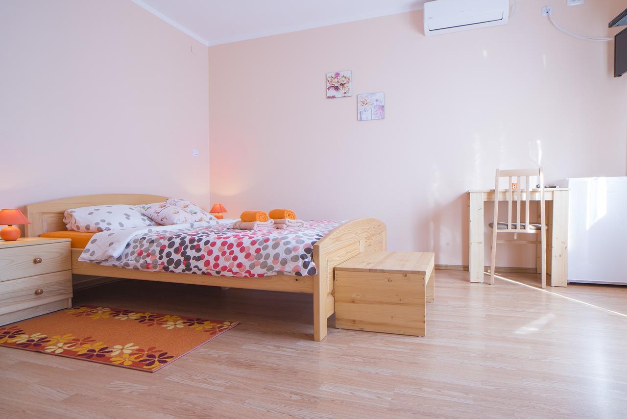 Apartment Ante Слуни Екстериор снимка