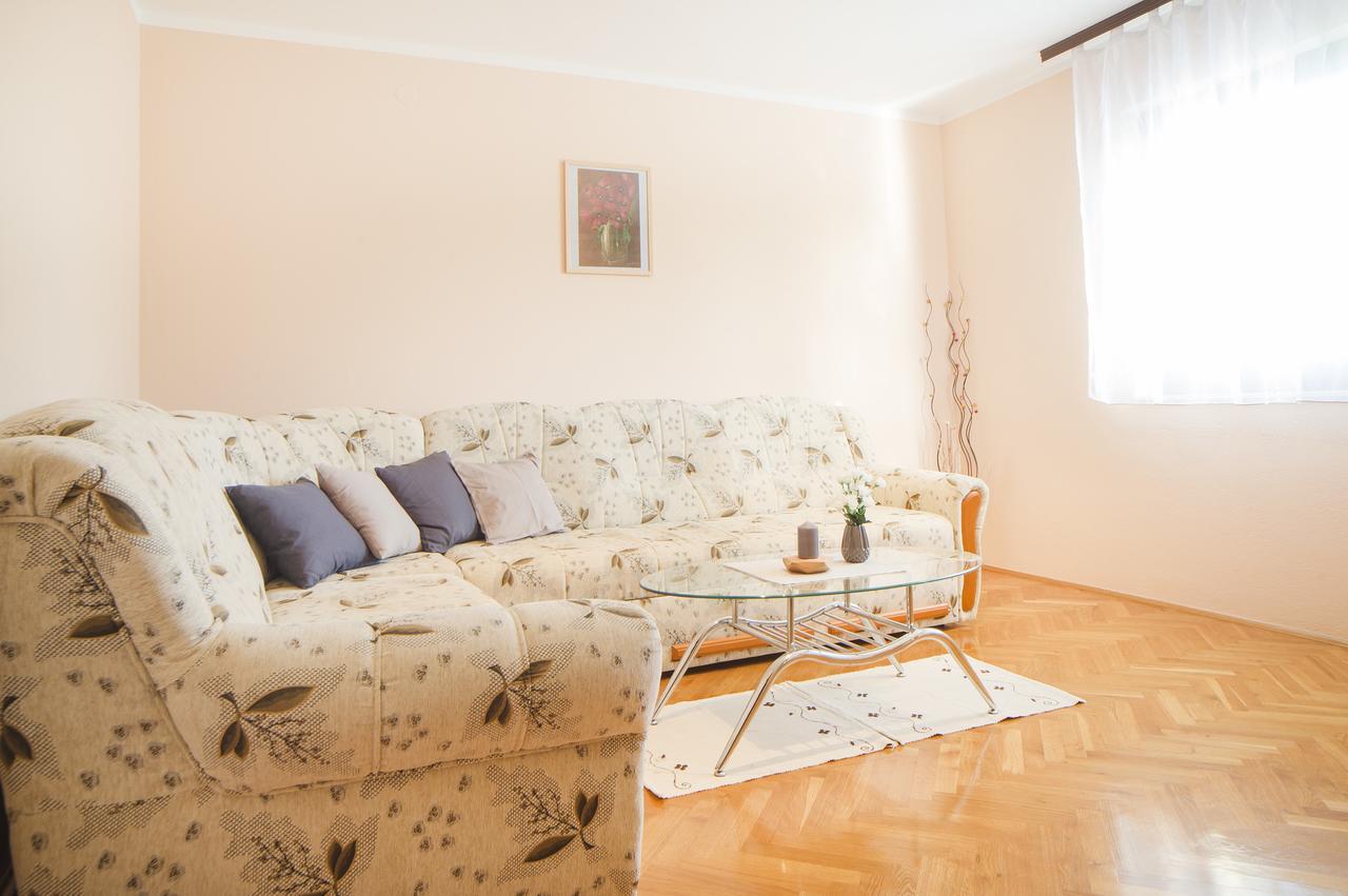 Apartment Ante Слуни Екстериор снимка