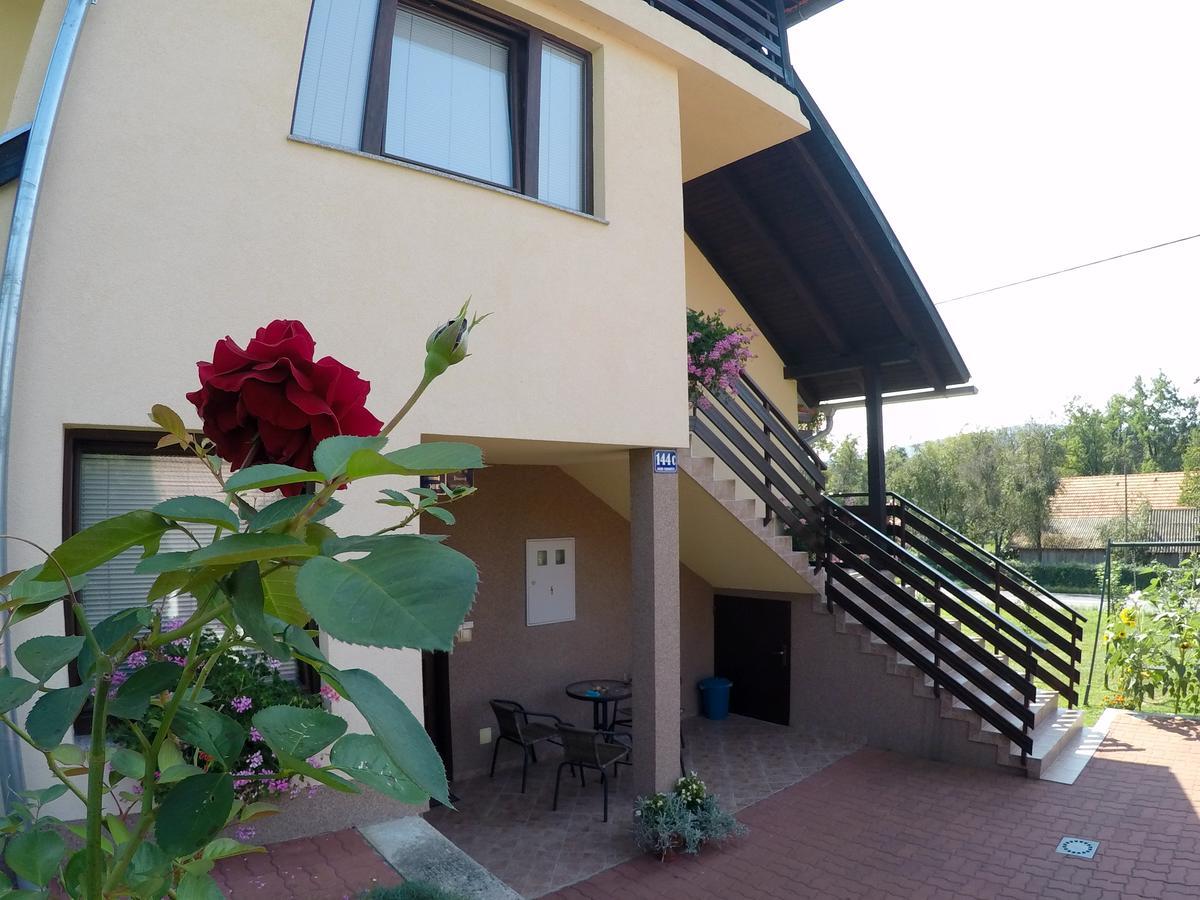 Apartment Ante Слуни Екстериор снимка