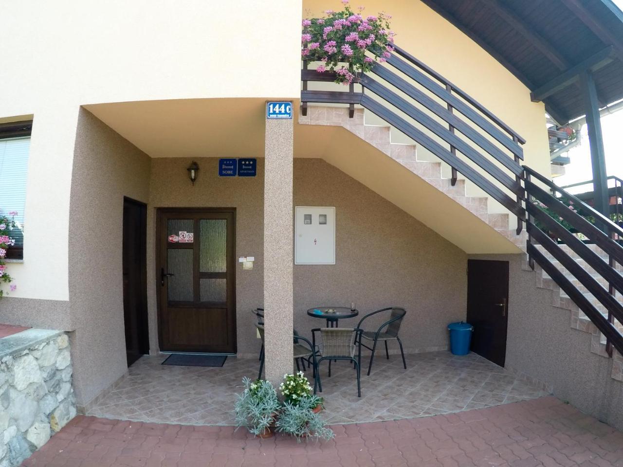 Apartment Ante Слуни Екстериор снимка