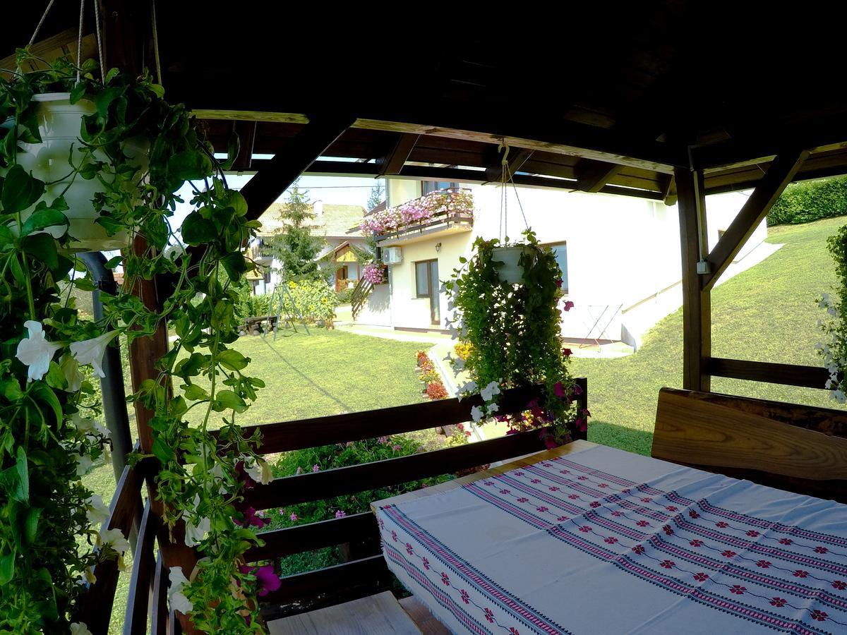 Apartment Ante Слуни Екстериор снимка
